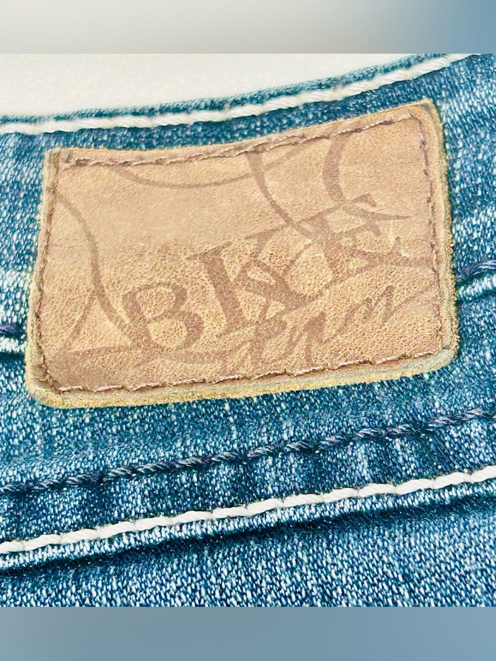 BKE Madison Denim Shorts Embroidered Flap Pocket Women’s Size 29 - Picture 6 of 6